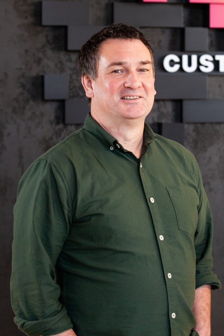 Simon Leslie